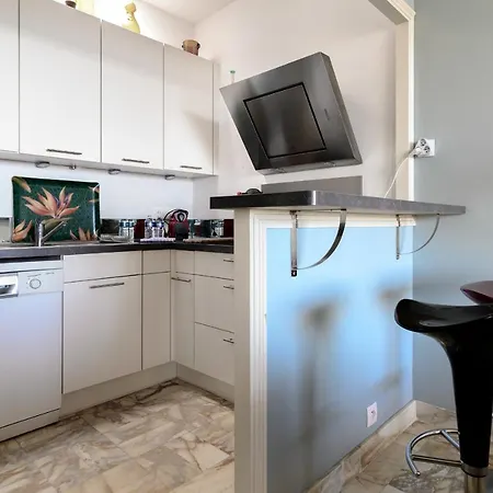 Апартаменты Bagatelle Exceptional Location With Stunning Sea Views